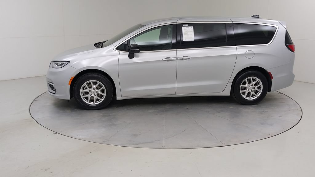 Used 2026 Chrysler Pacifica Select FWD image 18