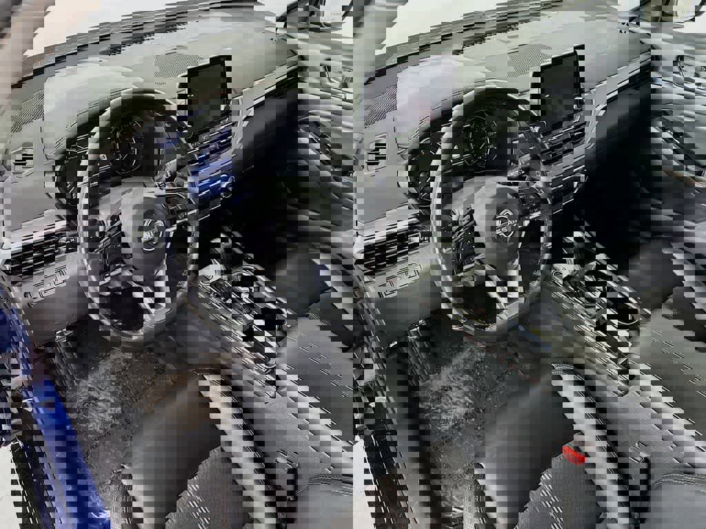 Used 2024 Nissan Altima 2.5 SR image 2