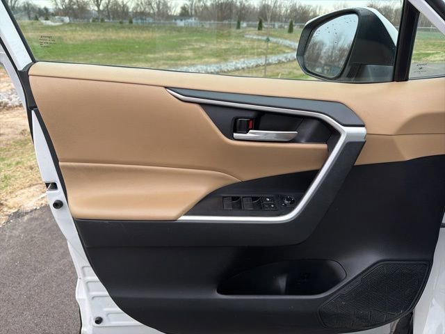 Used 2021 Toyota RAV4 XLE w/ XLE Grade Weather Package image 20