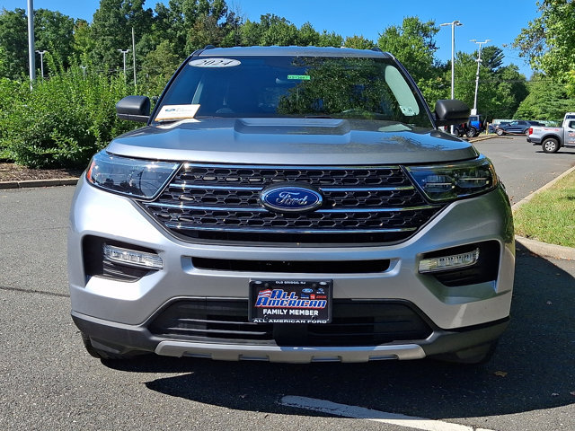 Certified 2024 Ford Explorer XLT w/ Equipment Group 202A AWD/4WD image 3