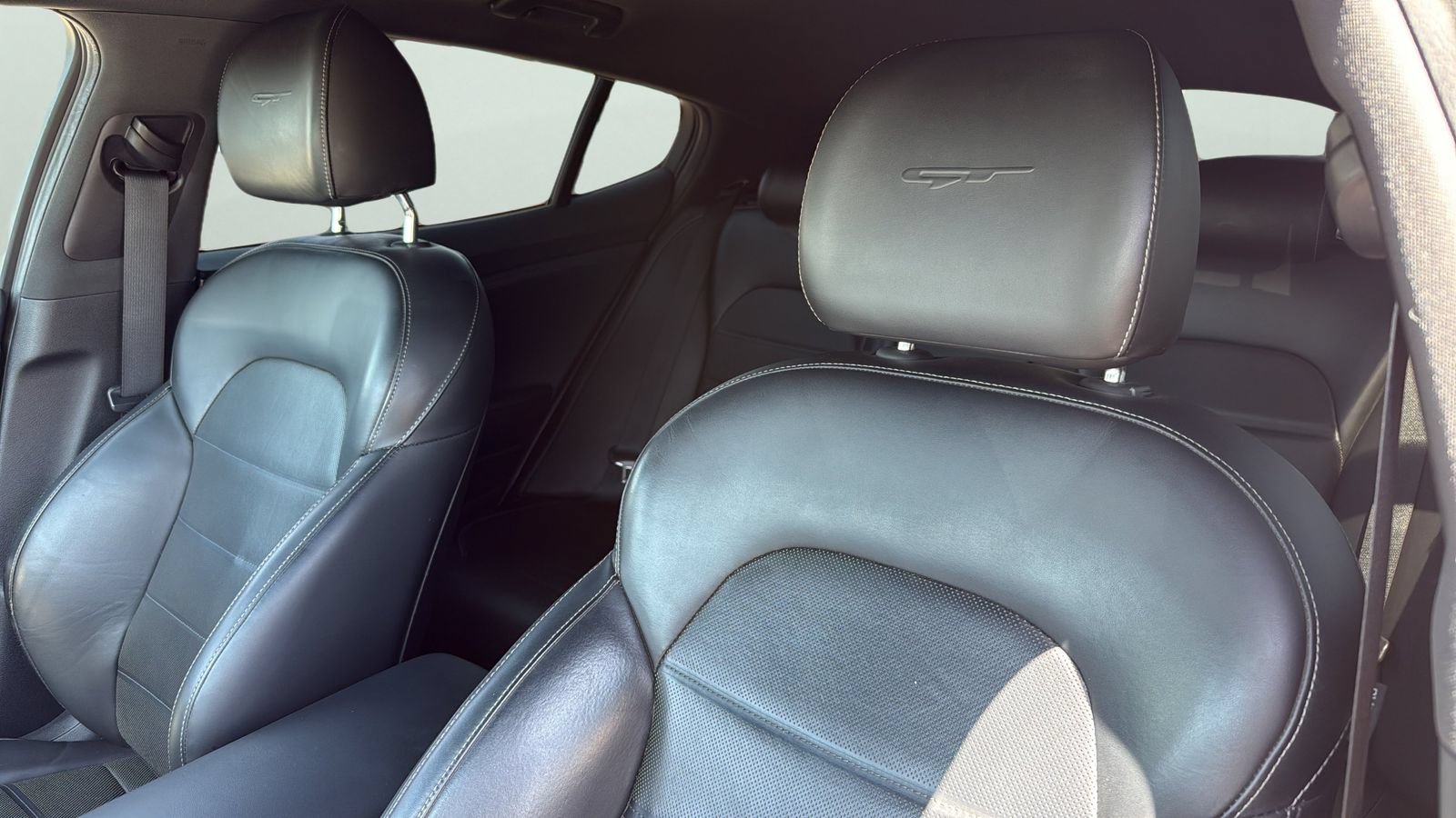 Used 2018 Kia Stinger GT2 AWD/4WD image 9