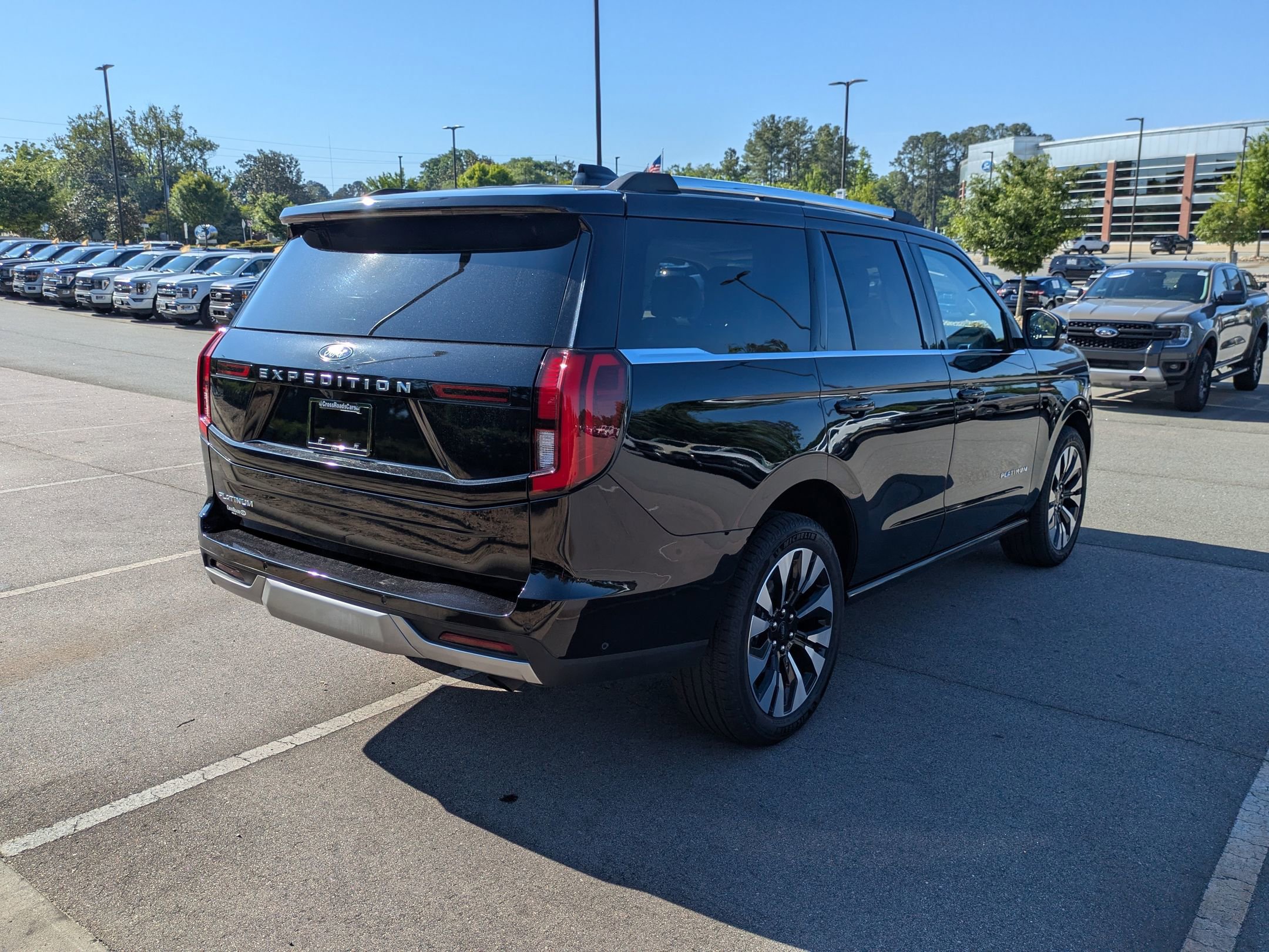 Certified 2025 Ford Expedition Platinum w/ Driver's Package AWD/4WD image 4