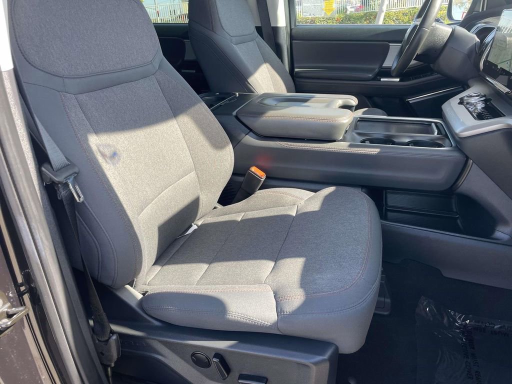 Certified 2025 Ford Expedition Active image 28