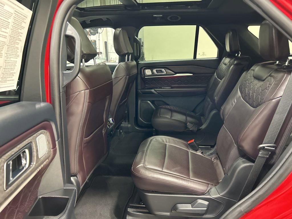 Certified 2025 Ford Explorer Platinum w/ Ultimate Package image 33