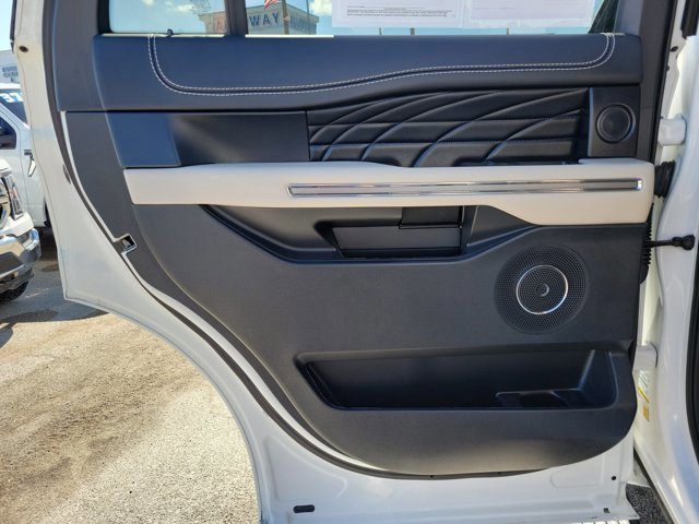 Certified 2023 Ford Expedition Platinum image 15