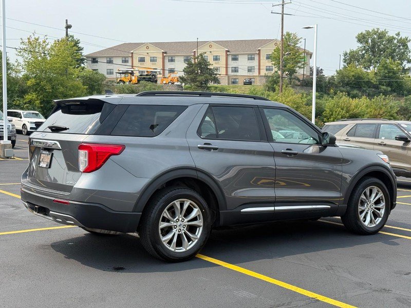 Certified 2023 Ford Explorer XLT w/ Equipment Group 202A AWD/4WD image 3