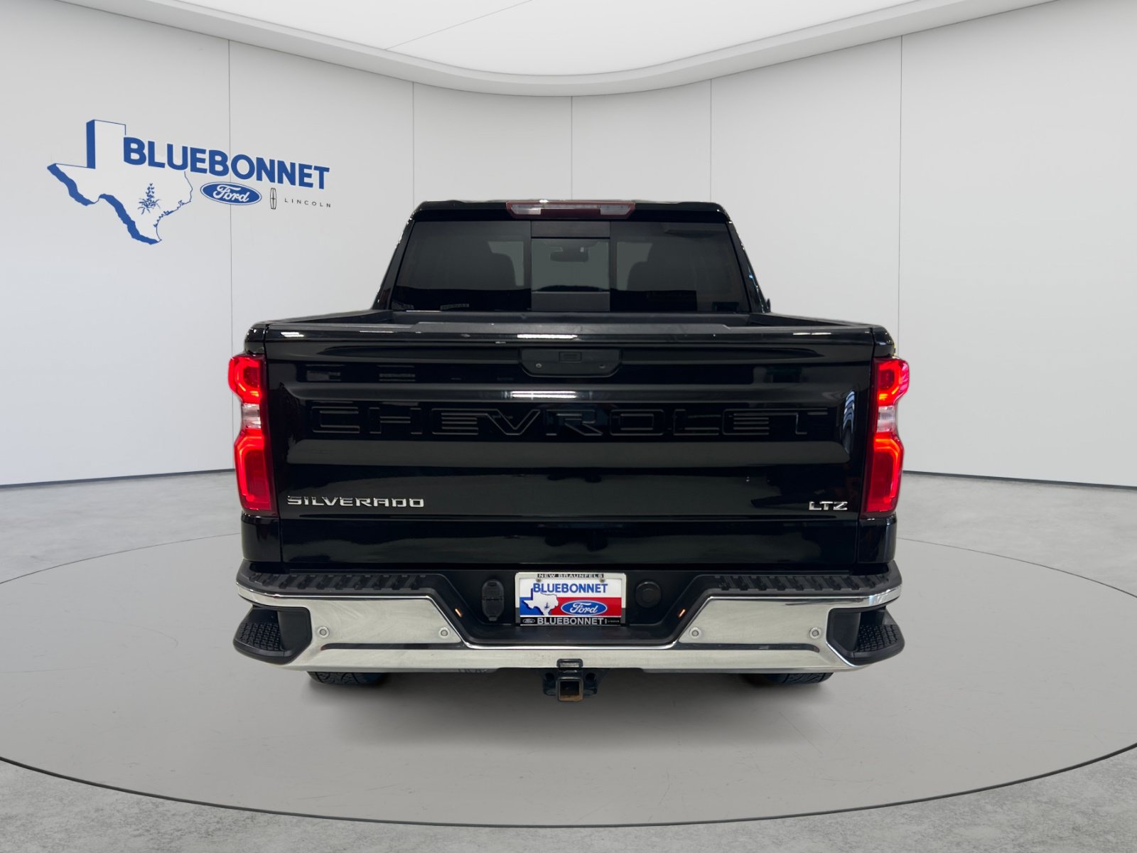Used 2020 Chevrolet Silverado 1500 LTZ w/ LTZ Texas Edition RWD image 6