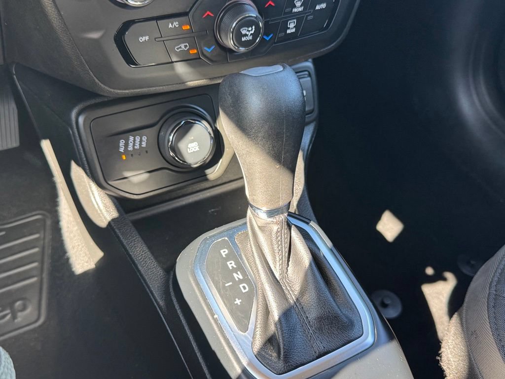 Used 2018 Jeep Renegade Altitude AWD/4WD image 21