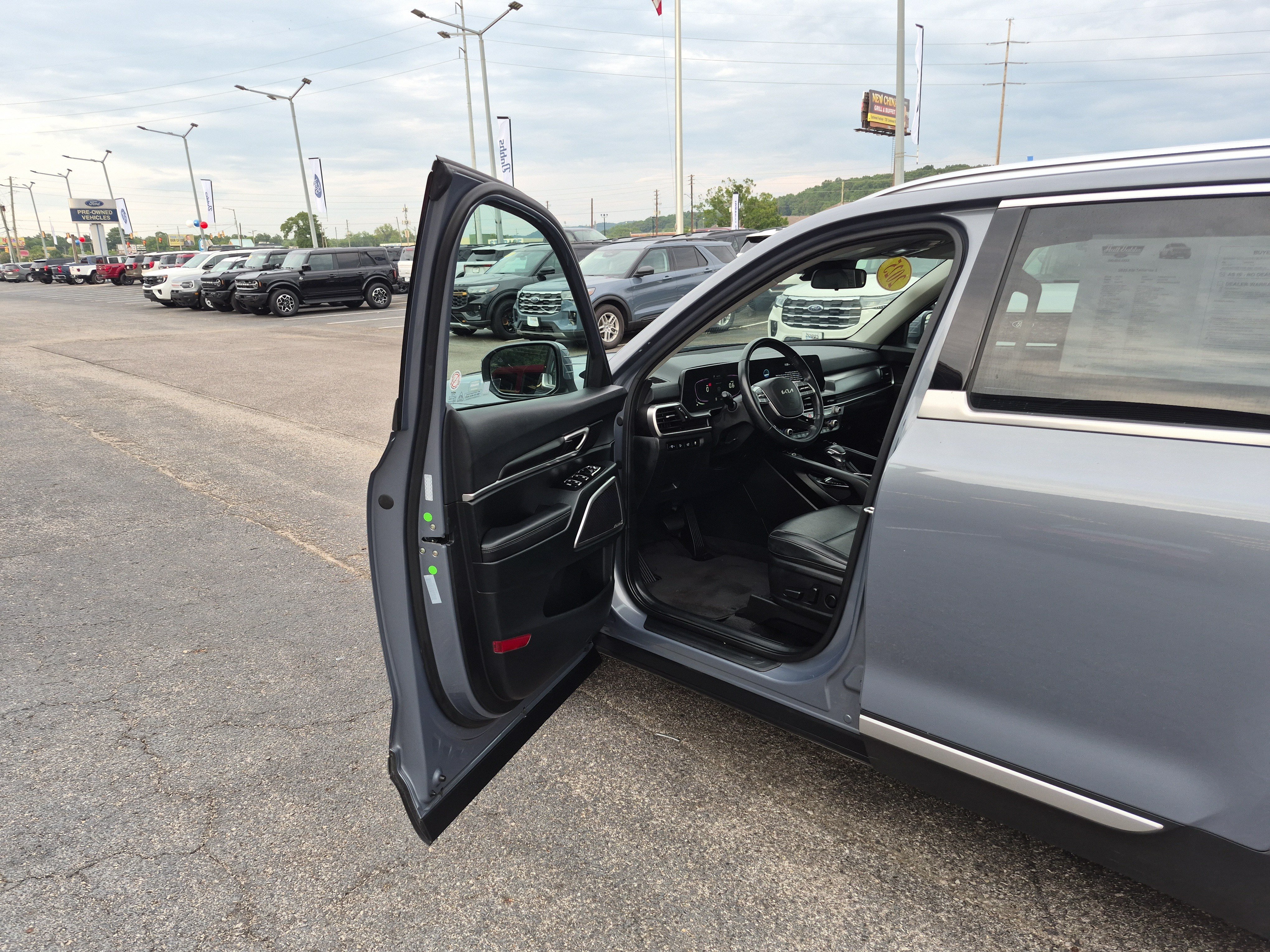 Used 2025 Kia Telluride S FWD image 9