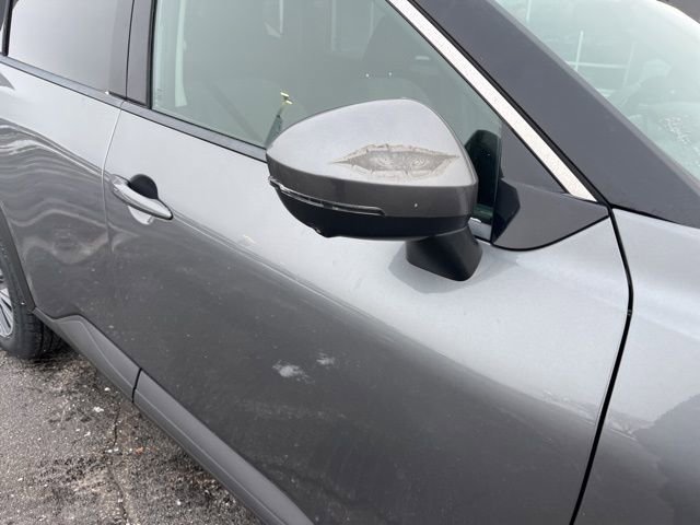 Used 2021 Nissan Rogue SV image 3