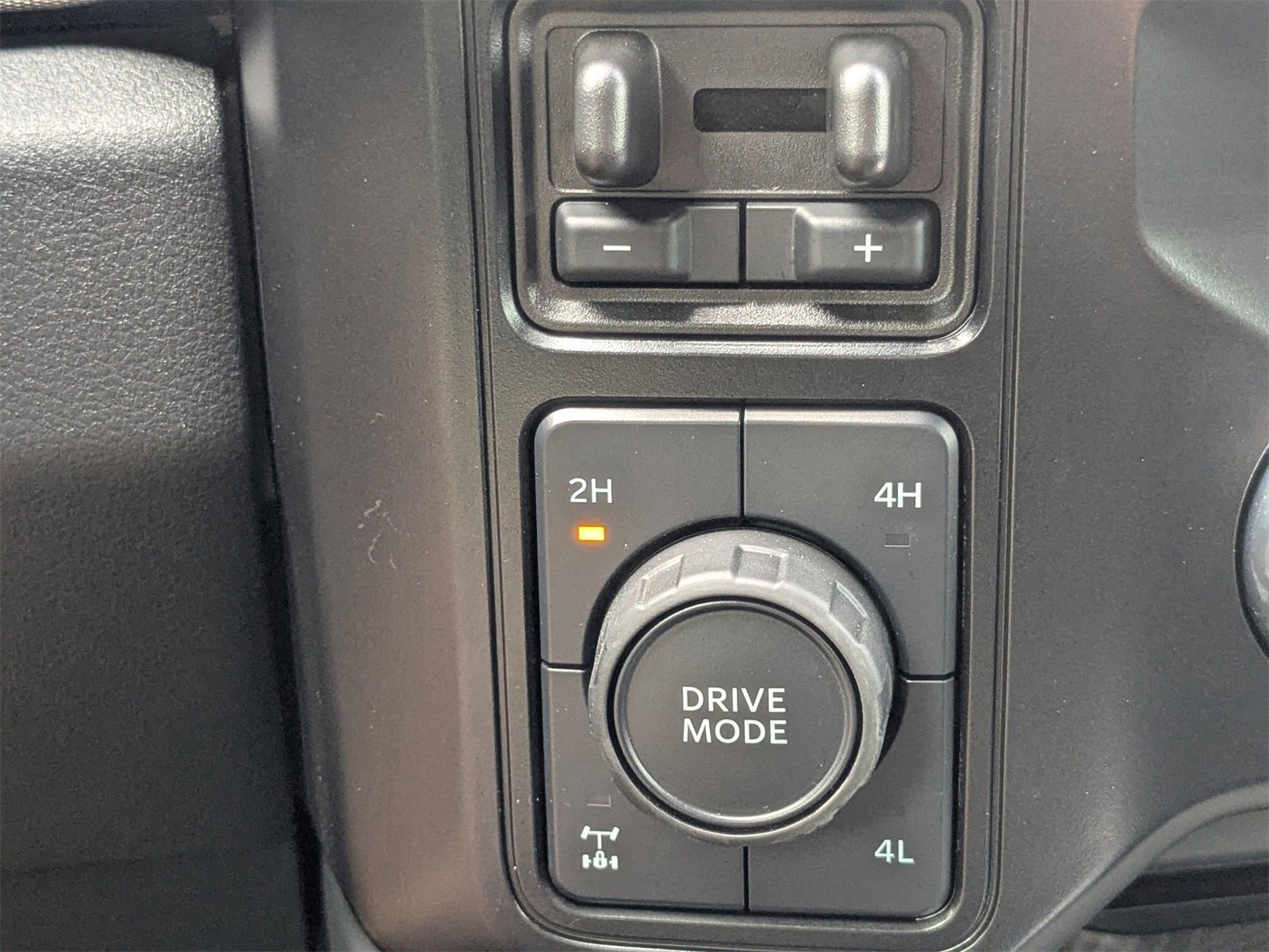 Certified 2025 Ford F250 Platinum w/ FX4 Off-Road Package image 26