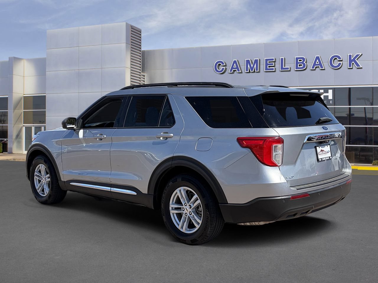Certified 2023 Ford Explorer XLT RWD image 4