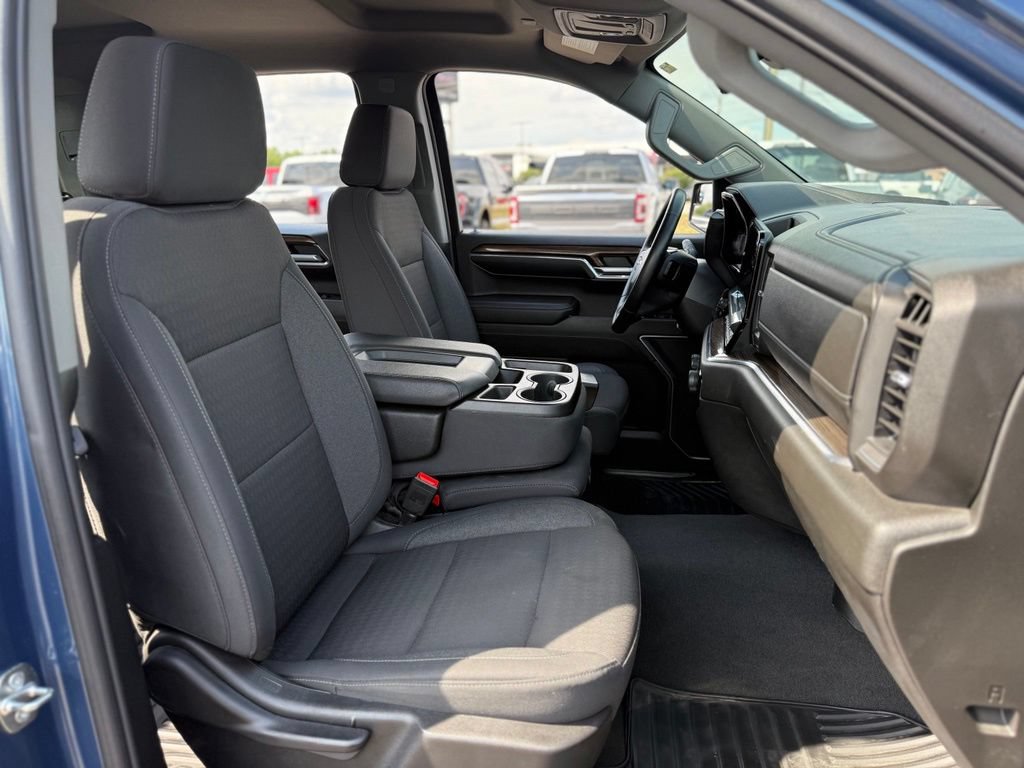 Used 2024 Chevrolet Silverado 1500 LT AWD/4WD image 10