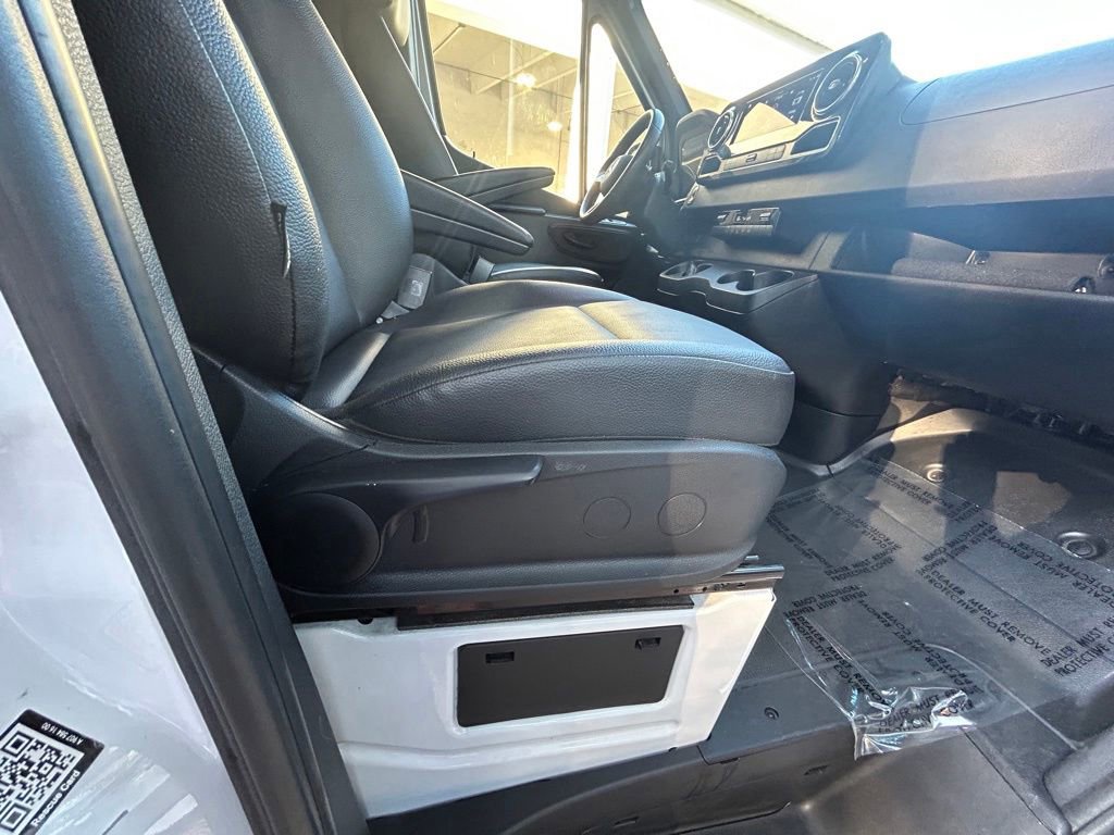 Used 2025 Mercedes-Benz Sprinter 2500 image 24