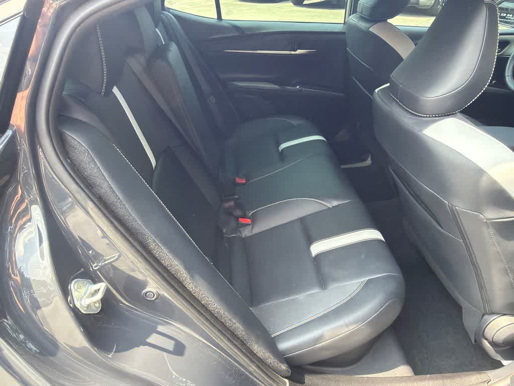 Used 2025 Toyota Camry SE w/ Convenience Package FWD image 14