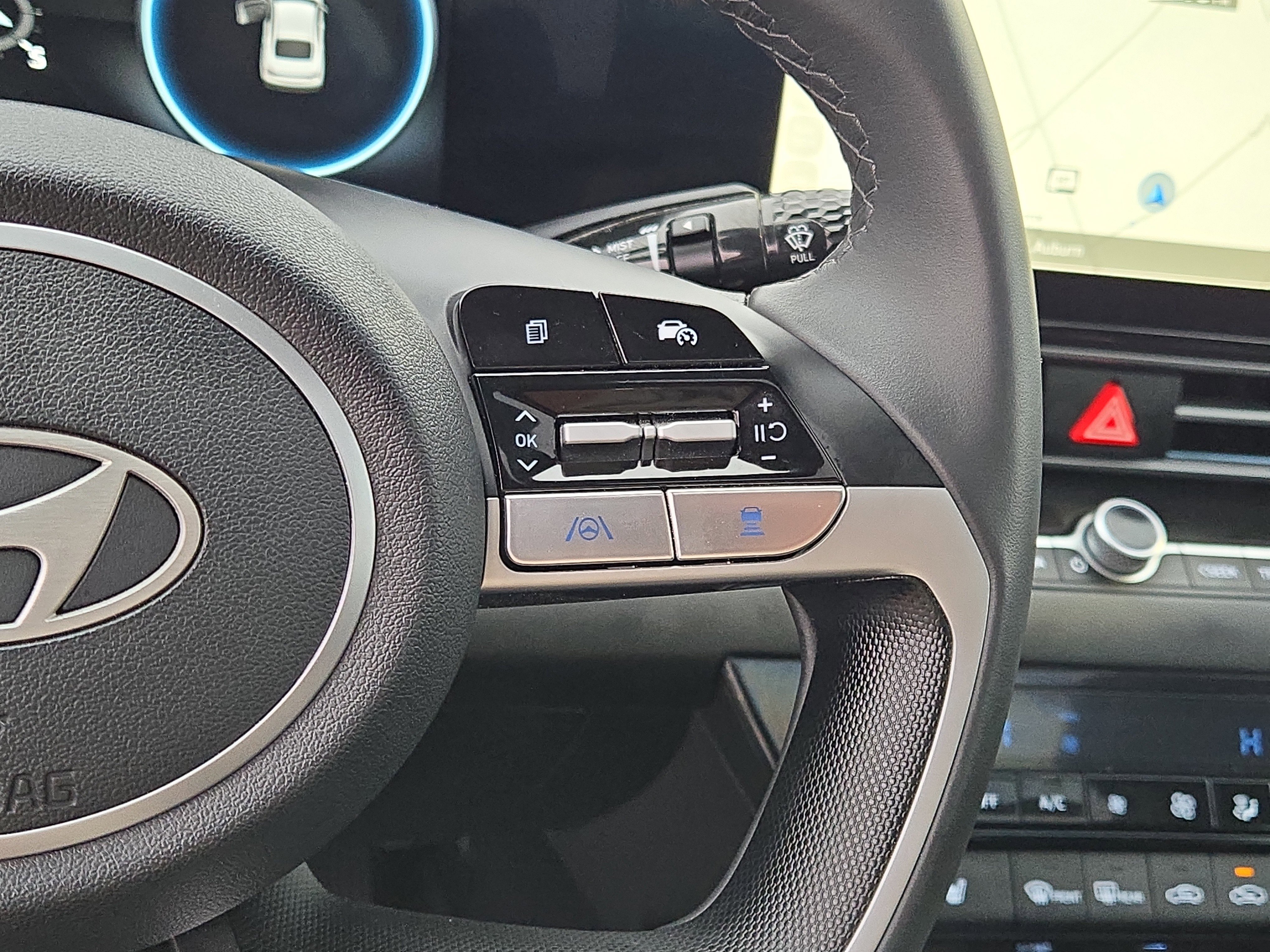 Used 2025 Hyundai Elantra SEL image 25