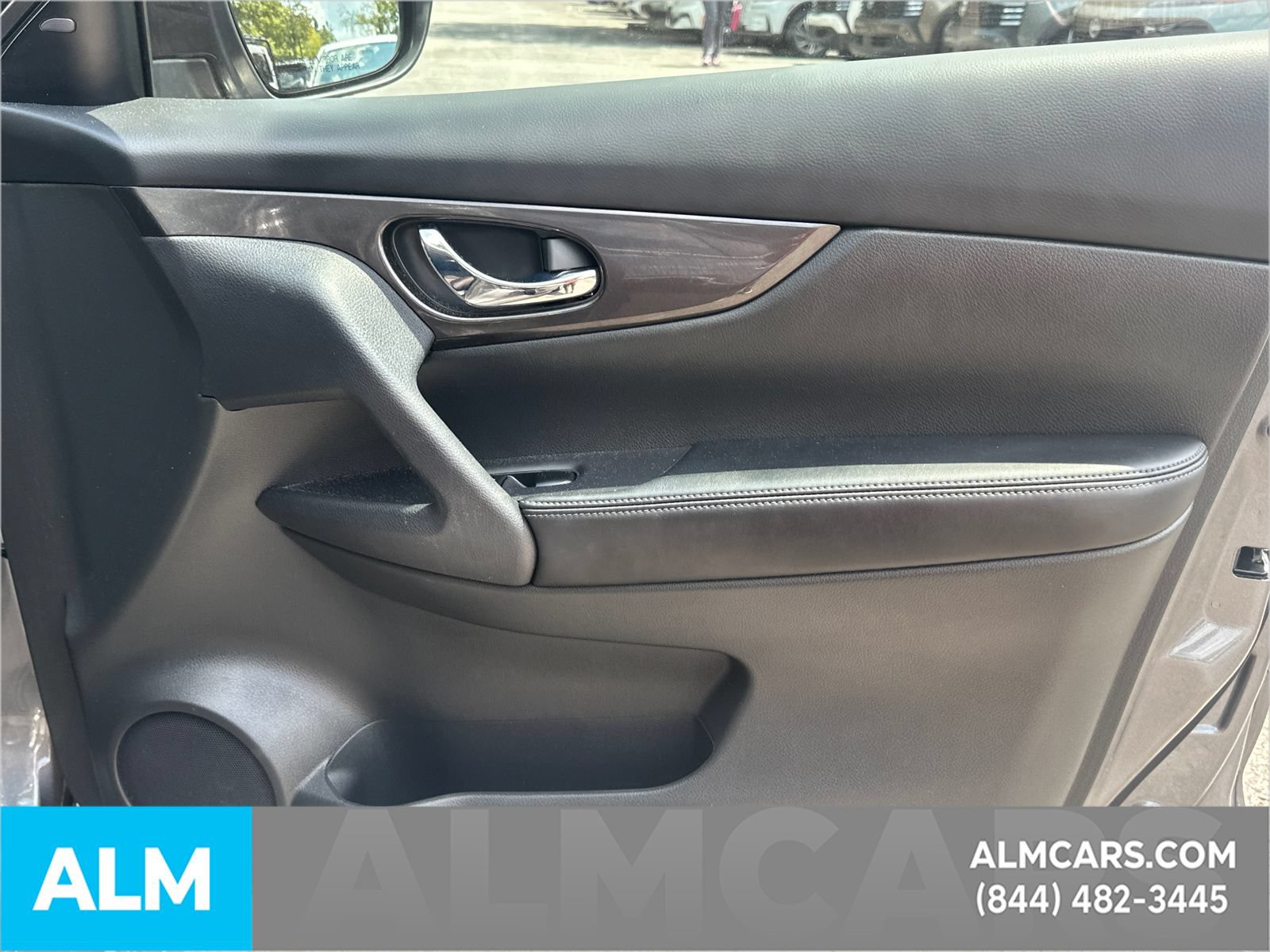 Used 2019 Nissan Rogue SV w/ Premium Package FWD image 16