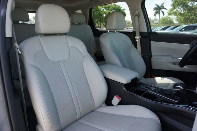 Used 2023 Kia Sorento EX w/ Panoramic Sunroof Package FWD image 7