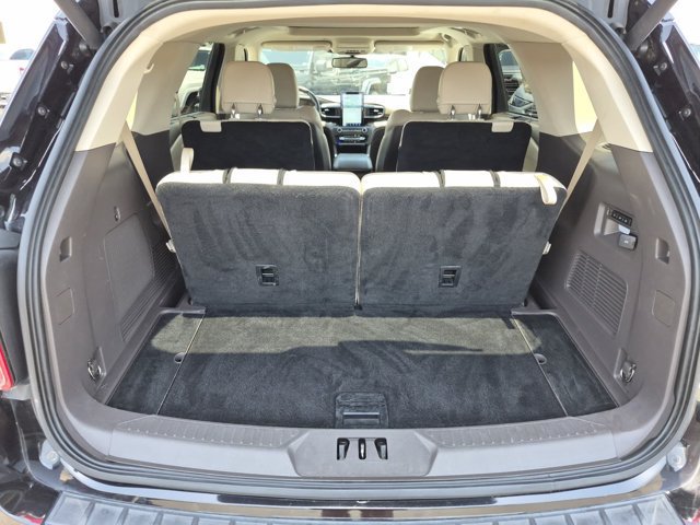 Certified 2020 Ford Explorer Platinum w/ Premium Technology Package AWD/4WD image 9
