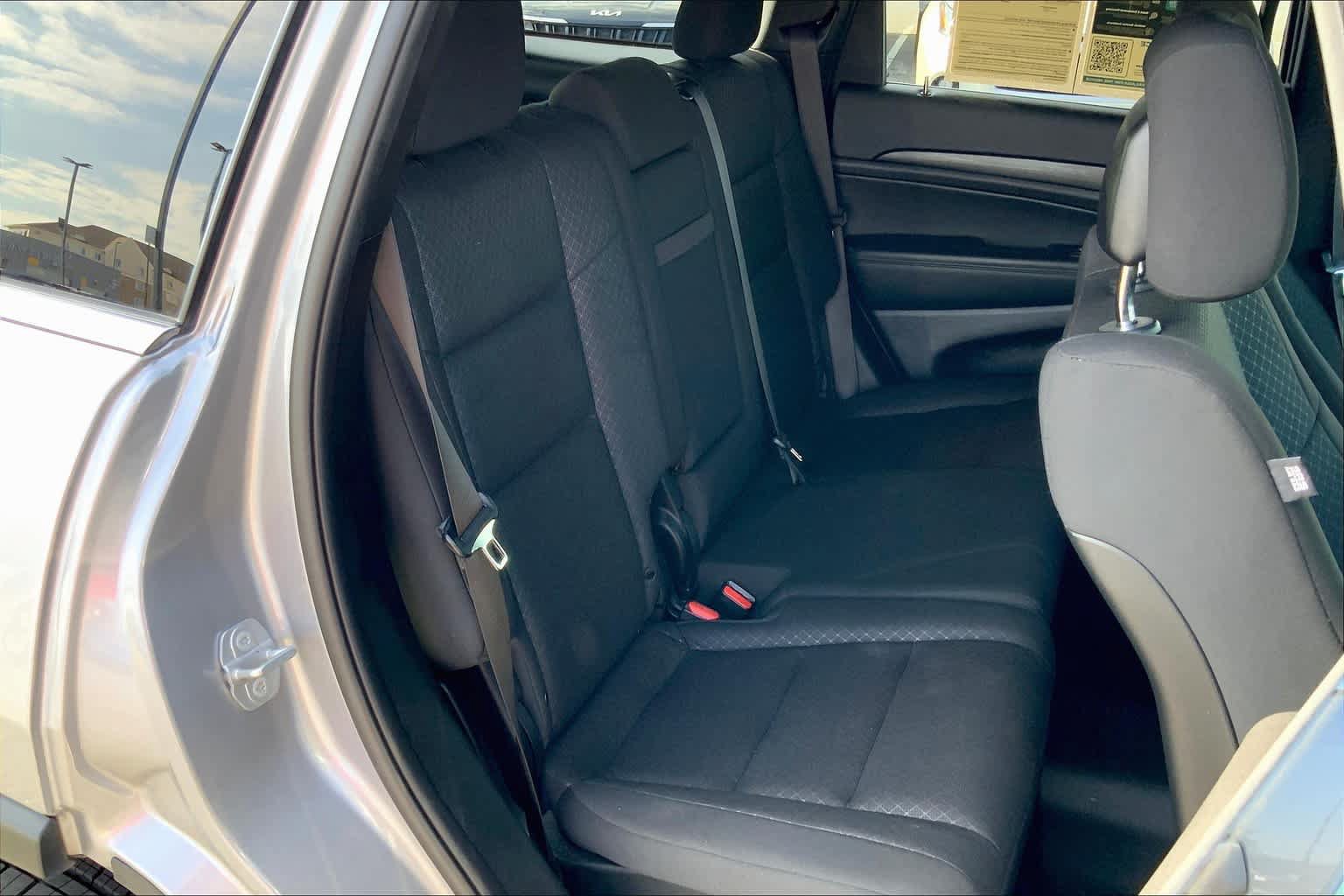 Used 2021 Jeep Grand Cherokee Laredo RWD image 19