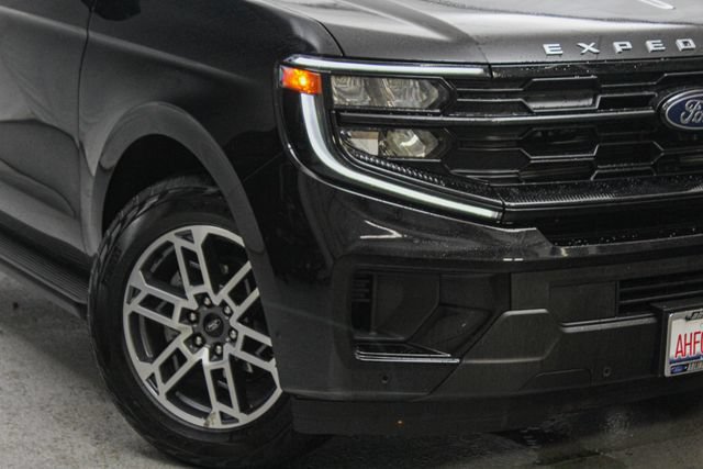 Certified 2025 Ford Expedition Active AWD/4WD image 2