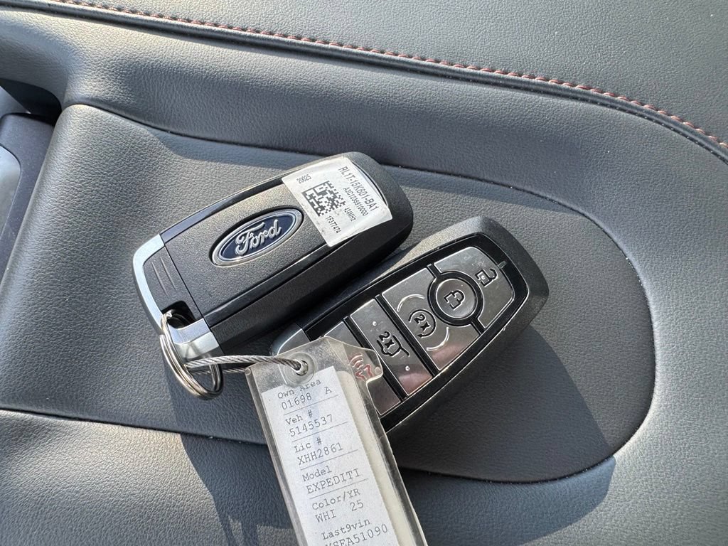 Certified 2025 Ford Expedition Active AWD/4WD image 12