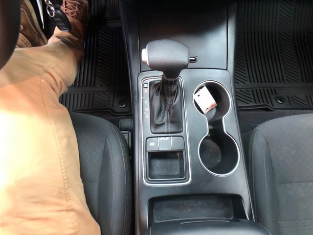 Used 2020 Kia Sorento LX image 19