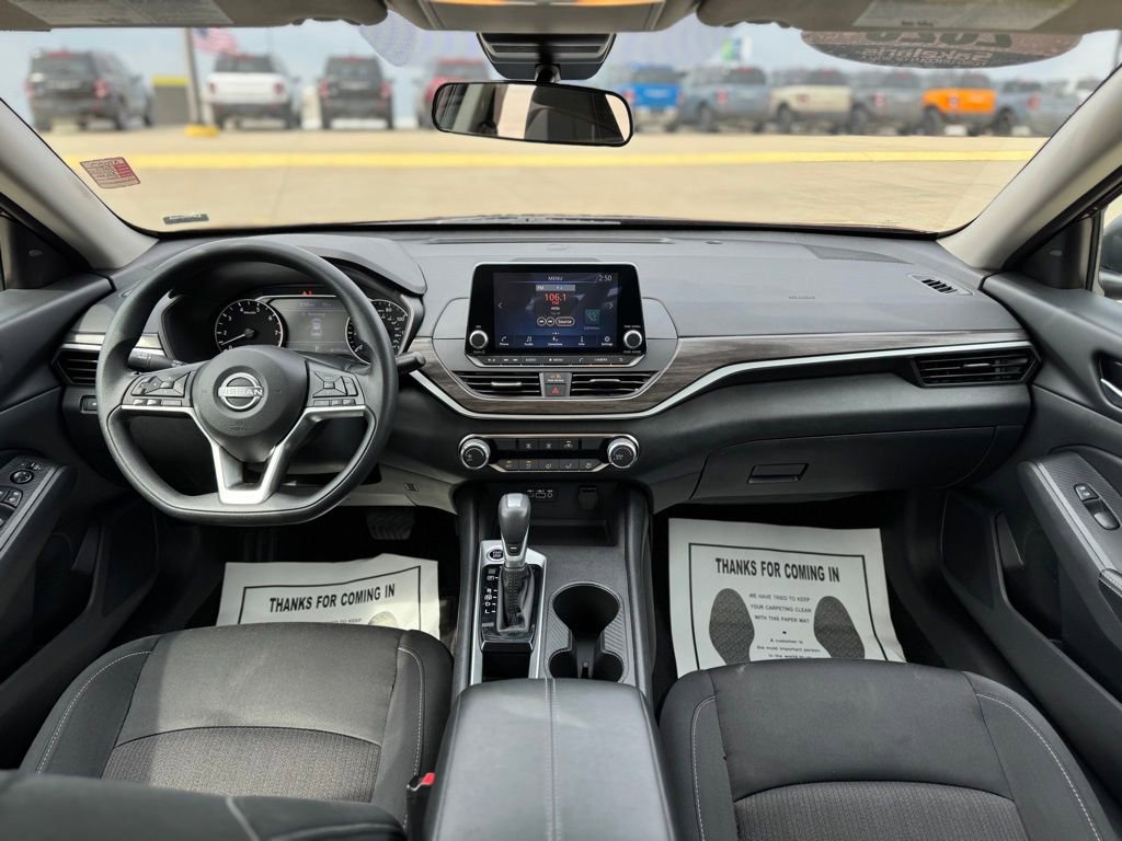 Used 2025 Nissan Altima 2.5 SV FWD image 37