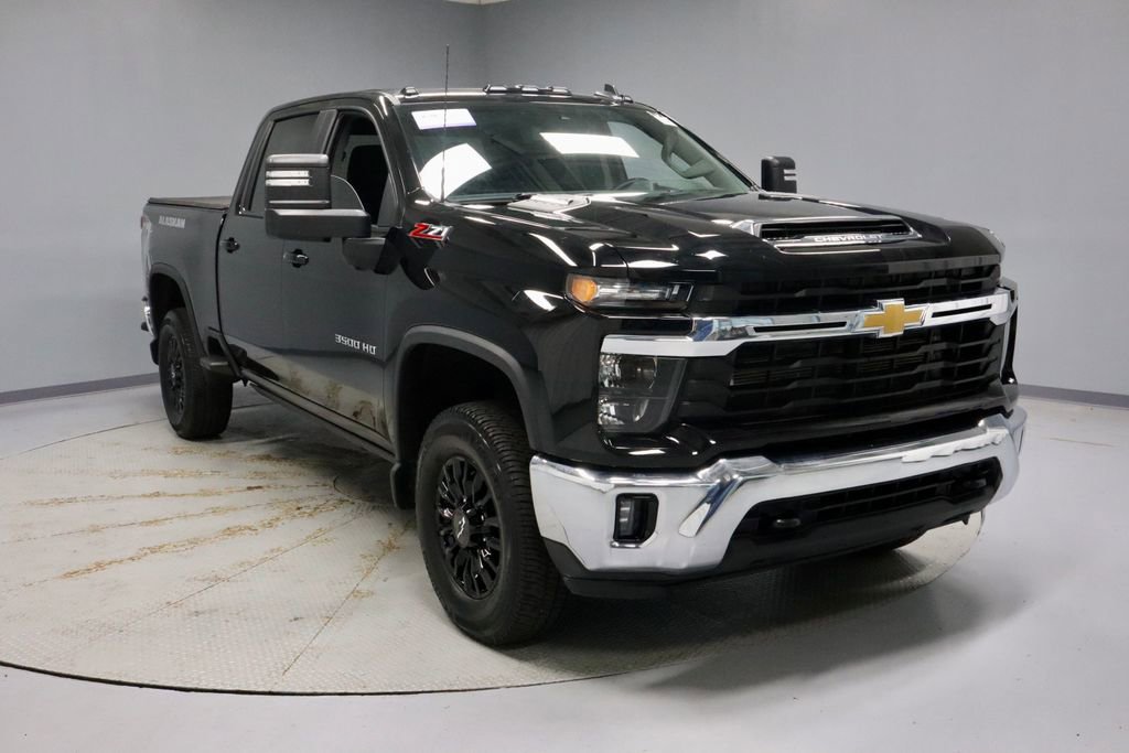 Used 2025 Chevrolet Silverado 3500 LT AWD/4WD image 1