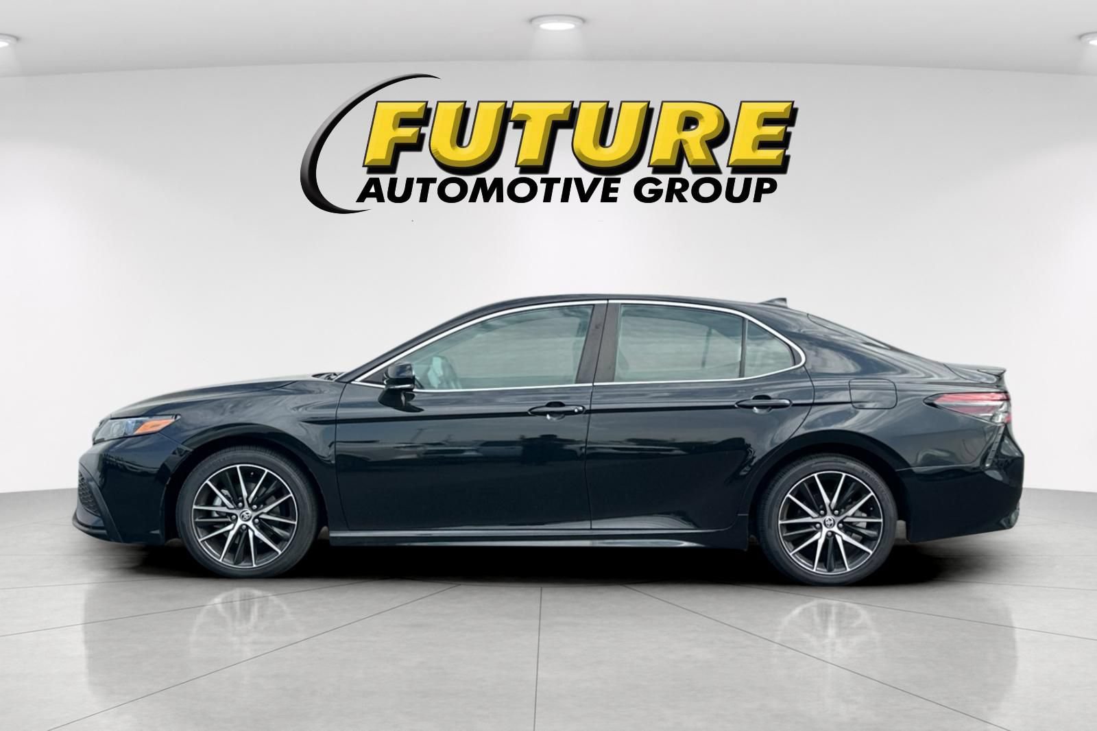 Used 2023 Toyota Camry SE FWD image 6