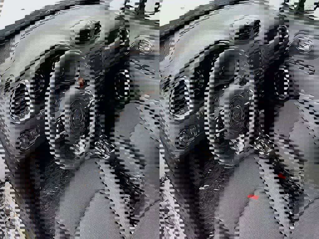 Used 2019 Jeep Renegade Sport image 2