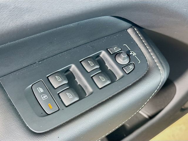 Used 2022 Volvo XC60 B5 Inscription w/ Climate Package image 20