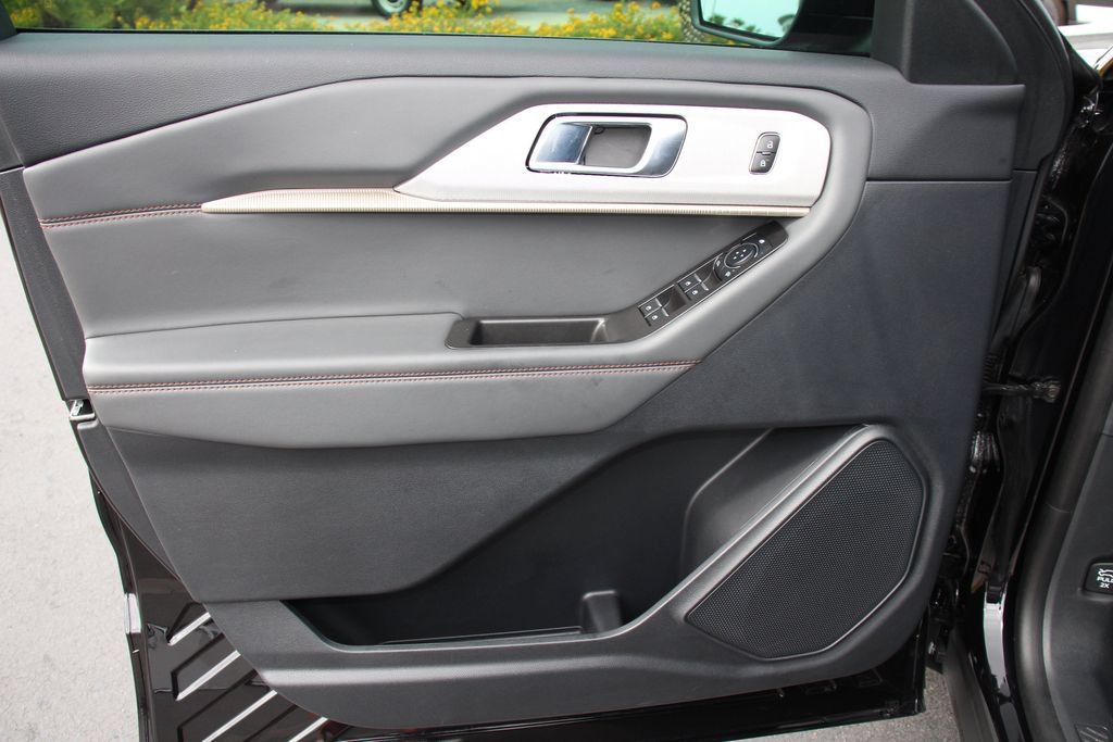 Certified 2025 Ford Explorer Active AWD/4WD image 22