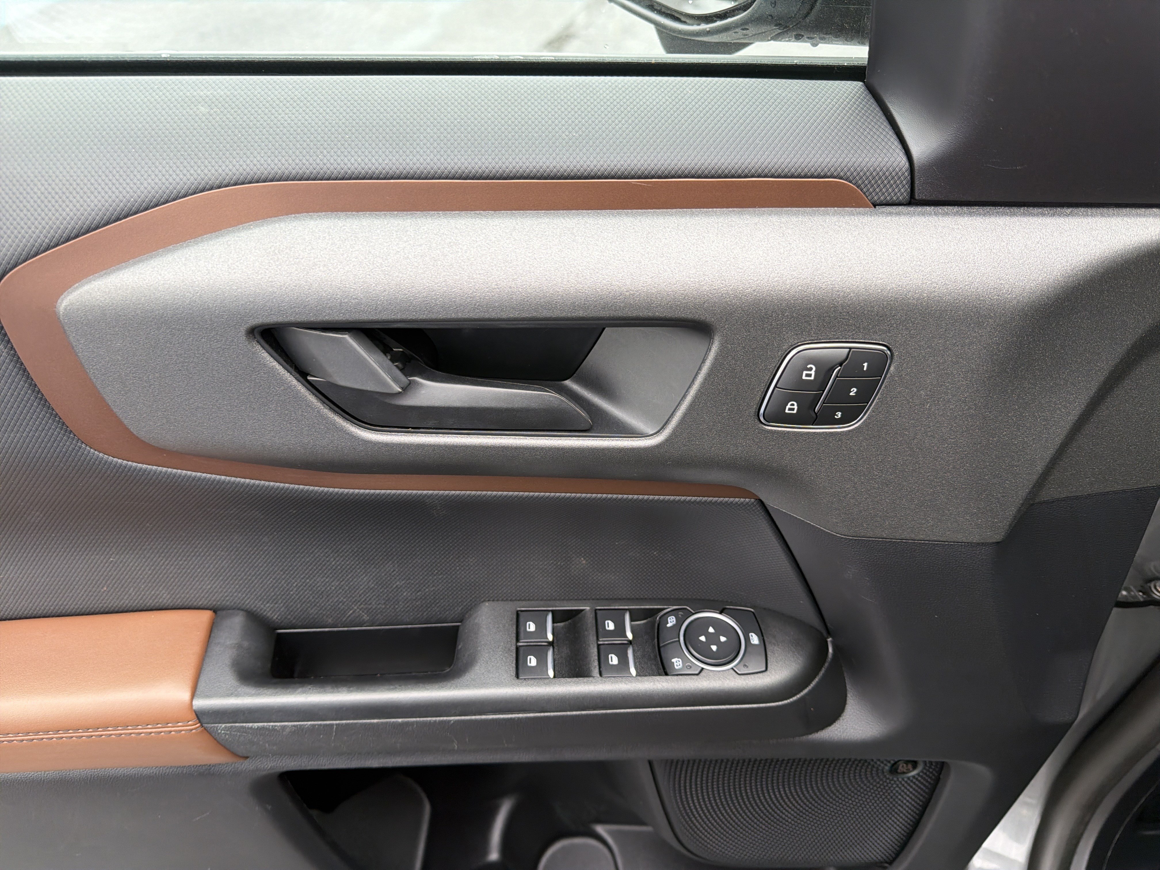Certified 2025 Ford Bronco Sport Outer Banks w/ Outer Banks Tech Package+ AWD/4WD image 18