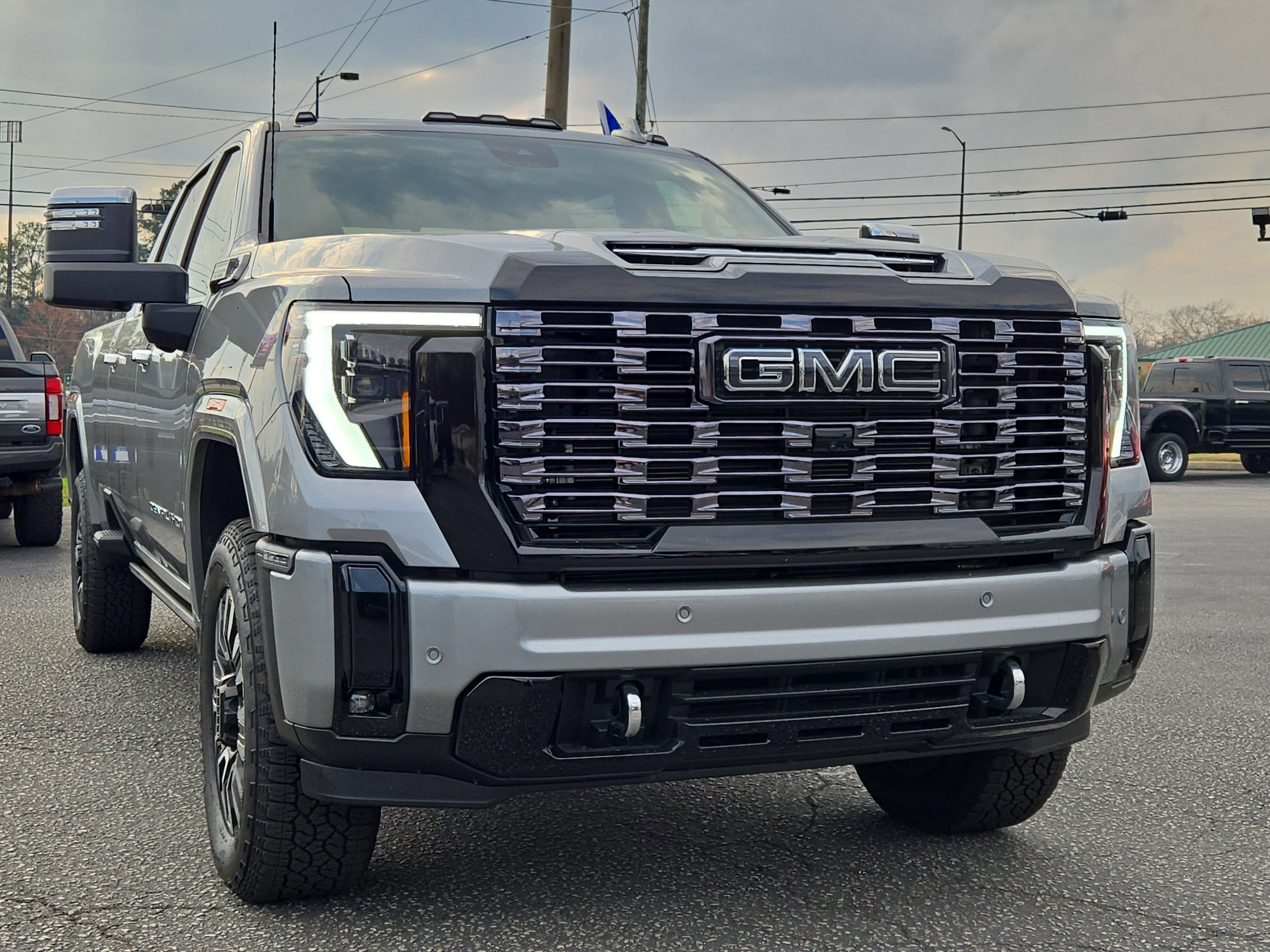 Used 2026 GMC Sierra 3500 Denali Ultimate image 2