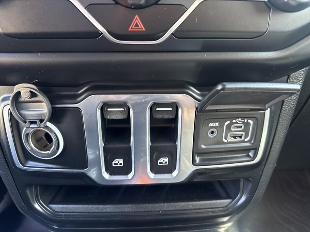Used 2020 Jeep Wrangler Sport AWD/4WD image 26
