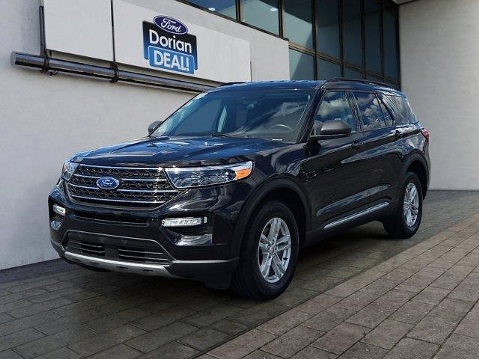 Certified 2023 Ford Explorer XLT w/ Equipment Group 202A AWD/4WD image 7