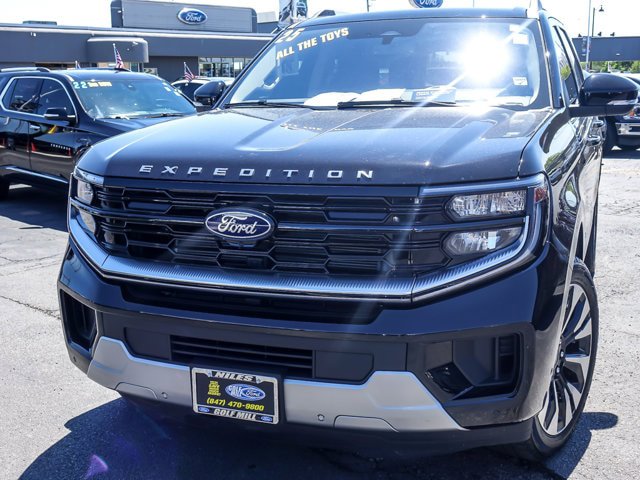 Certified 2025 Ford Expedition Platinum w/ Driver's Package AWD/4WD image 4