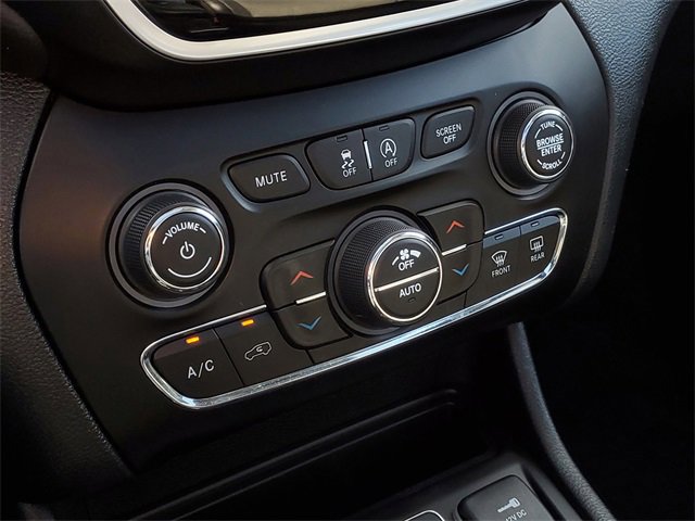 Used 2022 Jeep Cherokee Limited image 25