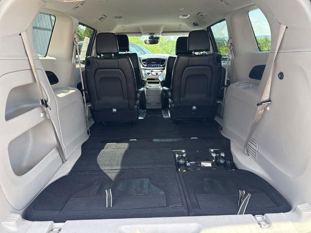 Used 2023 Chrysler Pacifica Touring-L FWD image 29