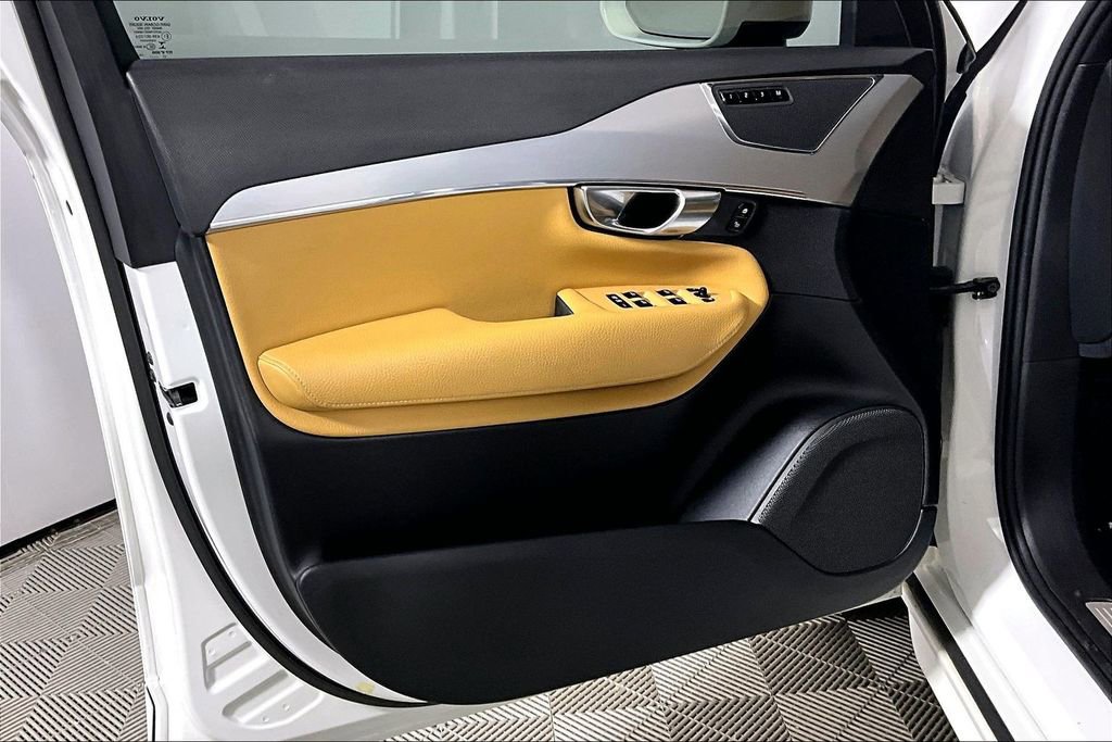 Used 2018 Volvo XC90 T5 Momentum w/ Convenience Package AWD/4WD image 18