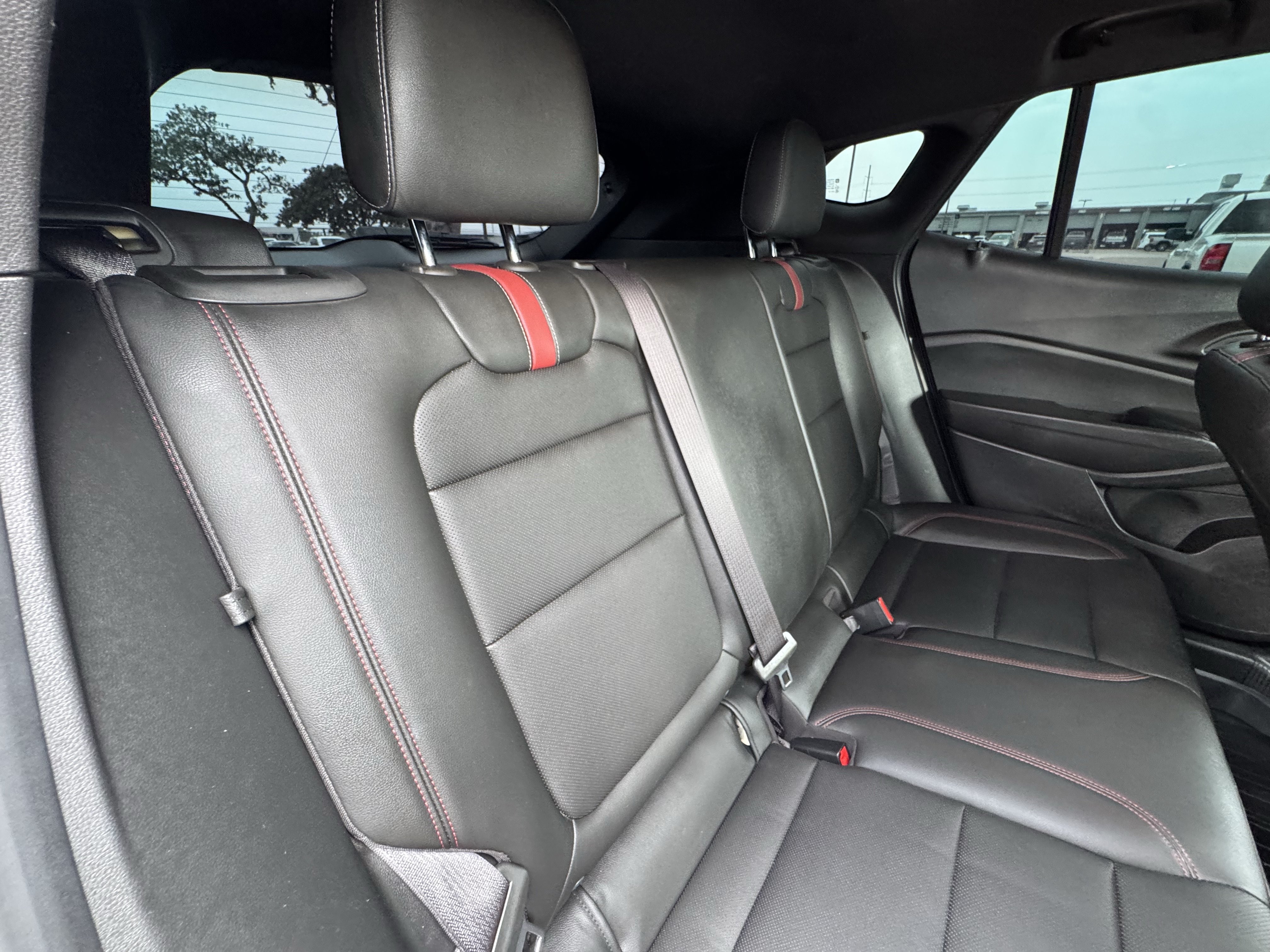 Used 2025 Chevrolet Trax RS w/ Sunroof Package FWD image 30