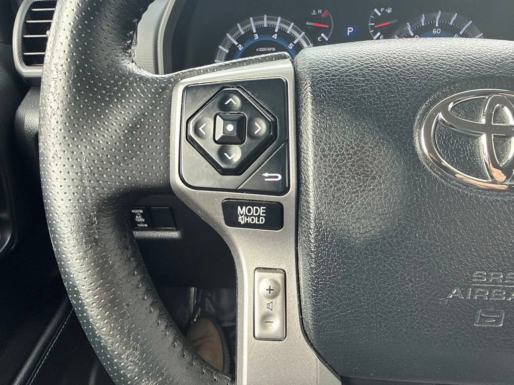 Used 2018 Toyota 4Runner SR5 AWD/4WD image 19