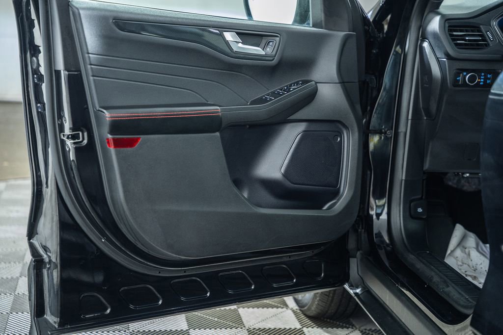 Certified 2023 Ford Escape ST-Line w/ Tech Pack #1 image 40