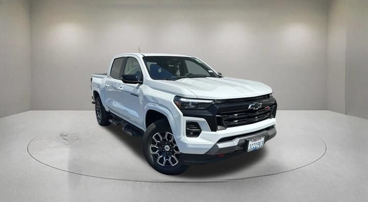 Used 2023 Chevrolet Colorado Z71 w/ Z71 Convenience Package 2