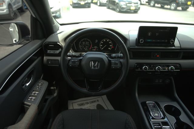 Used 2025 Honda Pilot Sport image 21