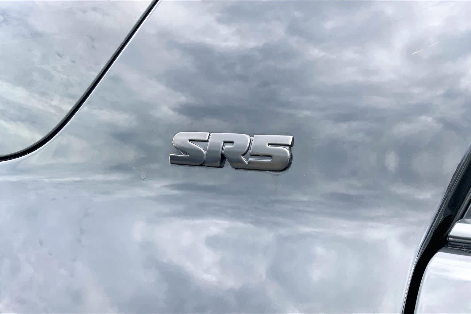 Used 2019 Toyota 4Runner SR5 AWD/4WD image 10