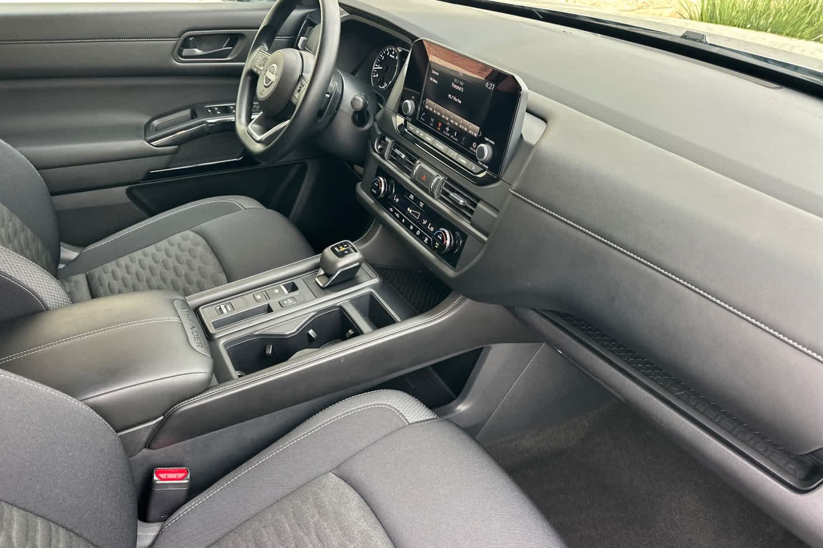 Used 2025 Nissan Pathfinder S FWD image 17
