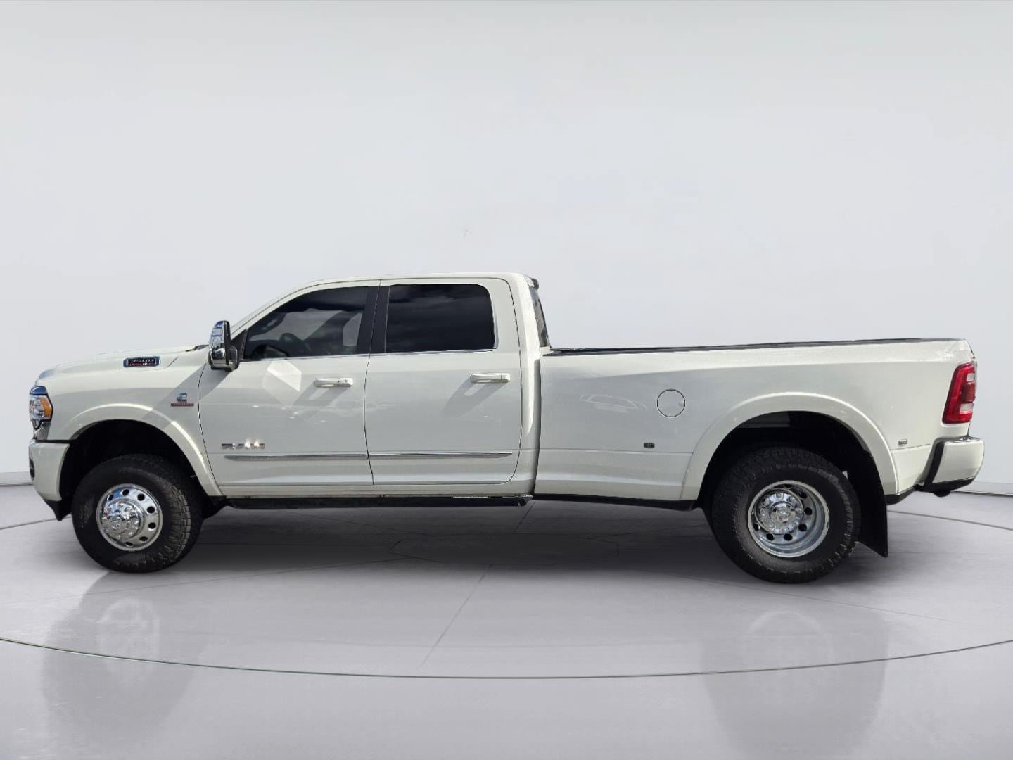 Used 2024 RAM 3500 Limited AWD/4WD image 5