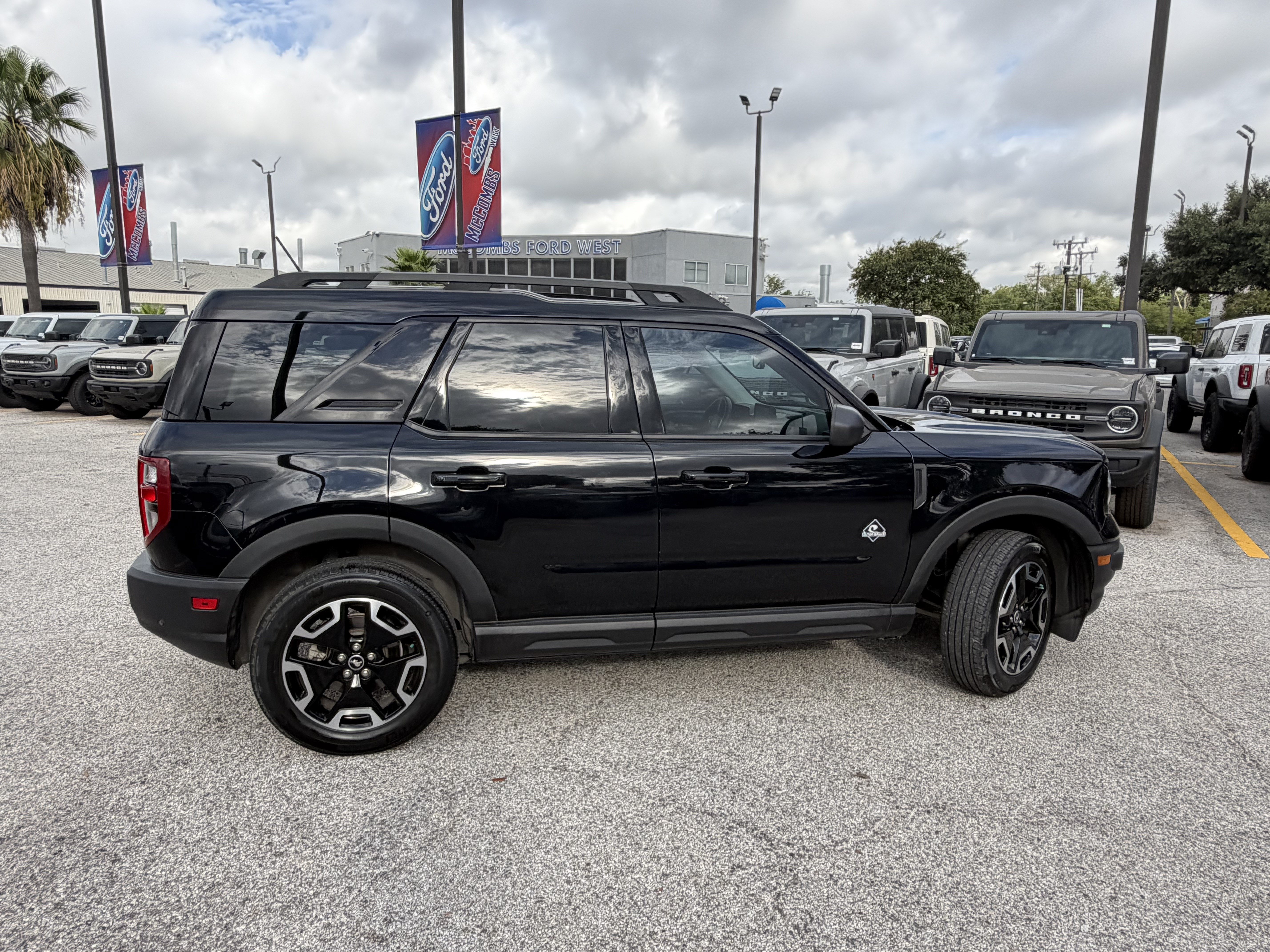 Certified 2023 Ford Bronco Sport Outer Banks w/ Tech Package AWD/4WD image 5